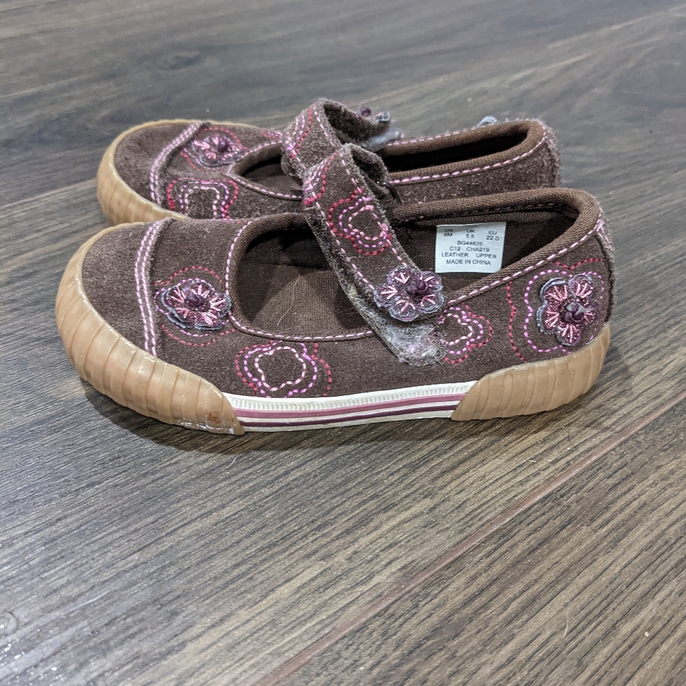Shoes - Picture 5 of 6